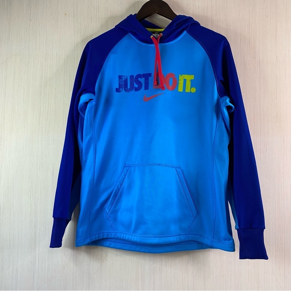 Nike Women’s Therma-Fit Just Do It Pullover Hoodie with Colorful Logo Medium